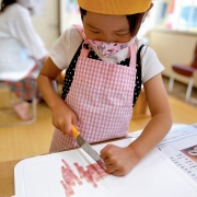 3歳から包丁を使って調理します